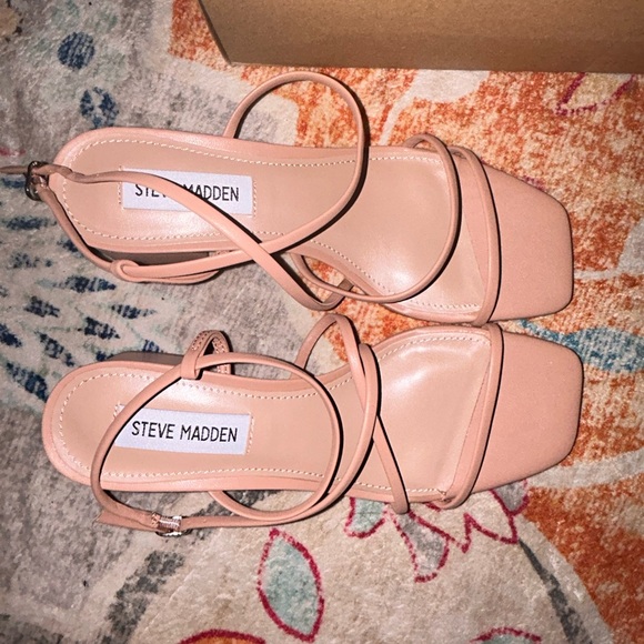 Steve Madden Nude Heels - Picture 2 of 6